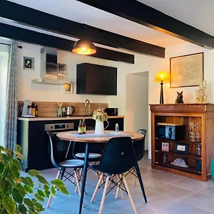 Holiday home Charmante Petite Maison Renovee, Quistinic