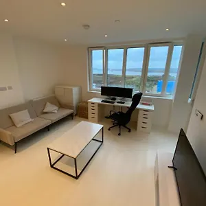 https://new-modern-1-bedroom-apartment-in-london-river-thames-view.brighton-hotels-england.com
