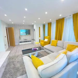 https://canary-wharf-the-heart-of.cambridgehotelsuk.com